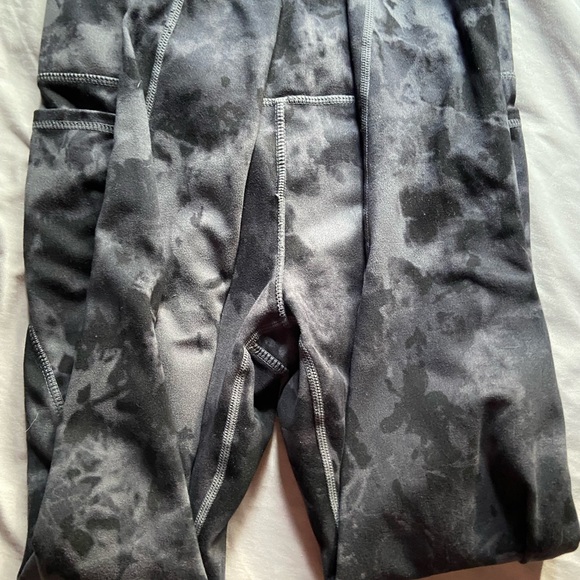 Patterned Leggings - Picture 2 of 3